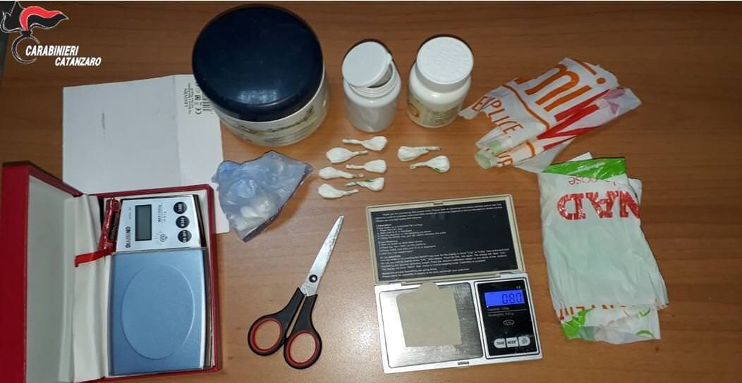 «Ci vediamo per un aperitivo», ma spacciavano droga: 4 arresti a Nocera Terinese – VIDEO
