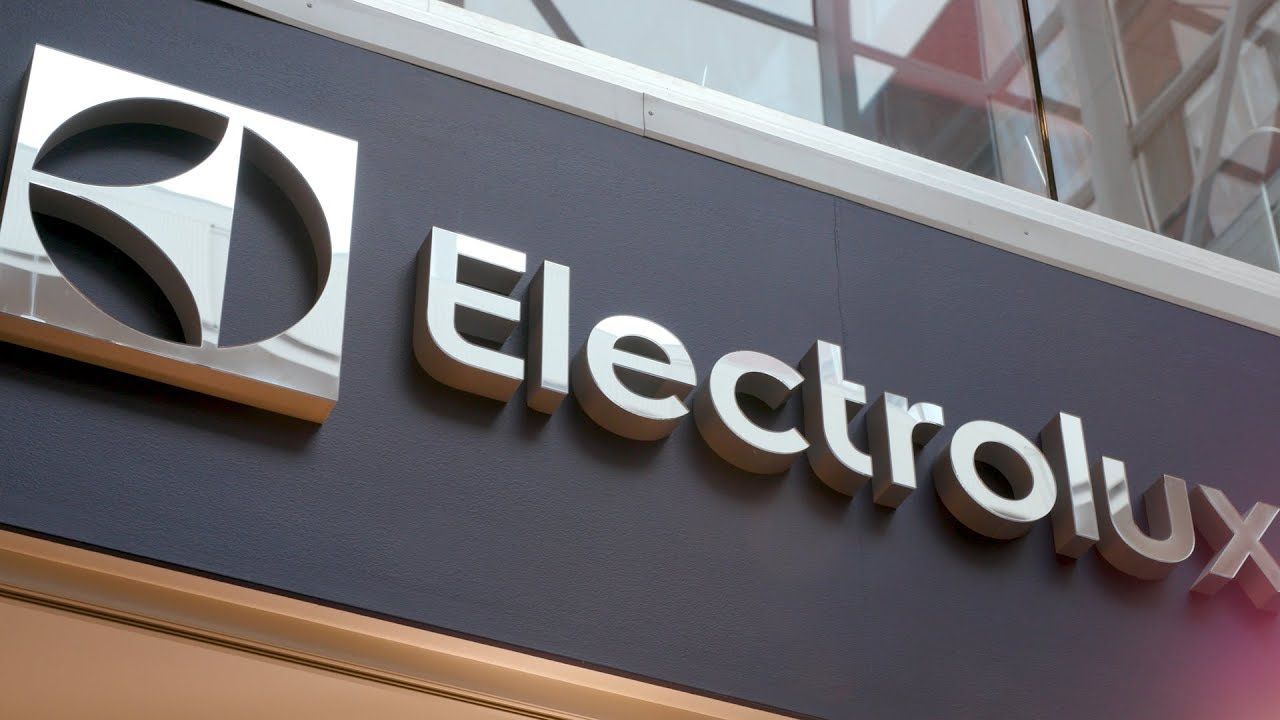 Electrolux dimezza la produzione e annuncia 1700 esuberi
