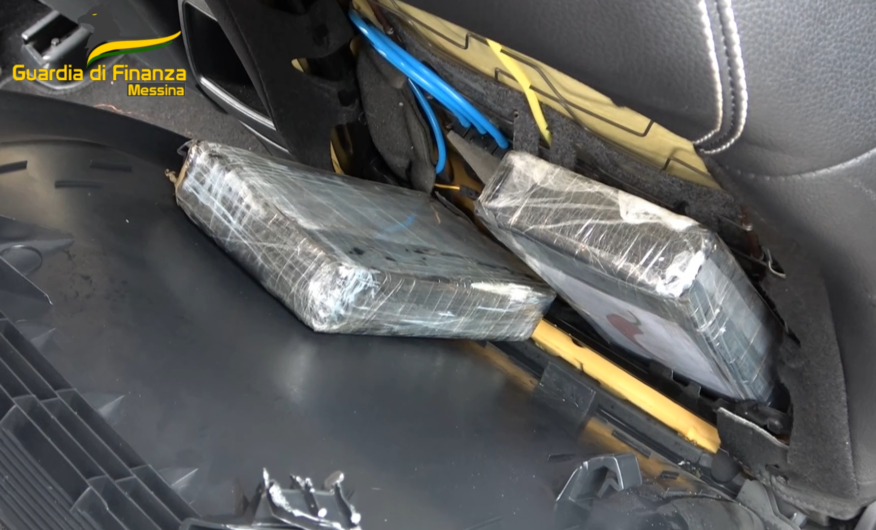 Droga dalla Calabria alla Sicilia, scoperti 2 chilogrammi di cocaina e 37,6 di hashish – VIDEO