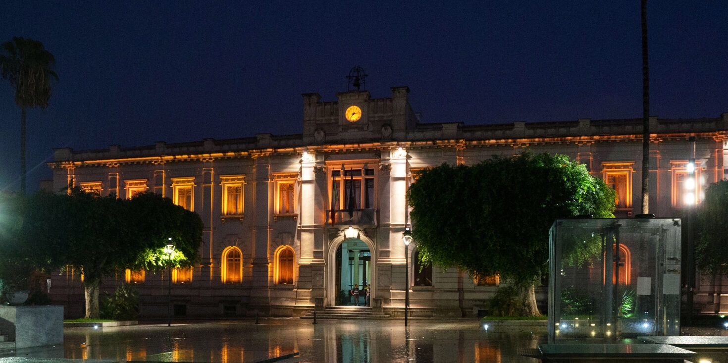 Caro bollette, luci spente per protesta a Reggio, Cosenza e Corigliano Rossano