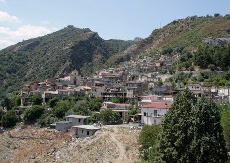 San Luca, incendiata l’auto di un assessore comunale