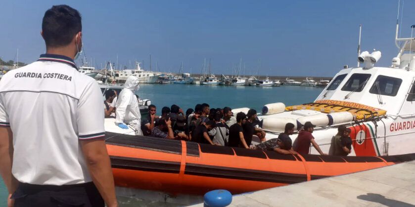 Due nuovi sbarchi nella Locride: 82 persone tra Roccella e Sant’Ilario dello Ionio