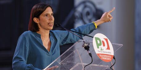 Il Pd verso il round finale, il sogno di rimonta della Schlein e la scommessa Calabria