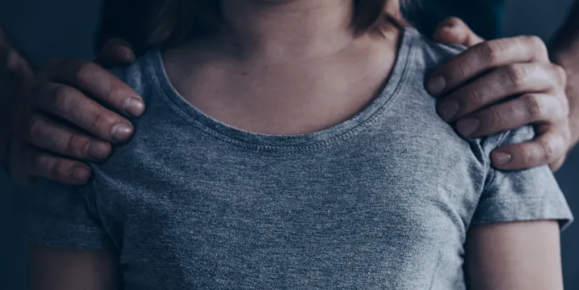 Rapporti sessuali con una 13enne, giovane finisce ai domiciliari a Lattarico