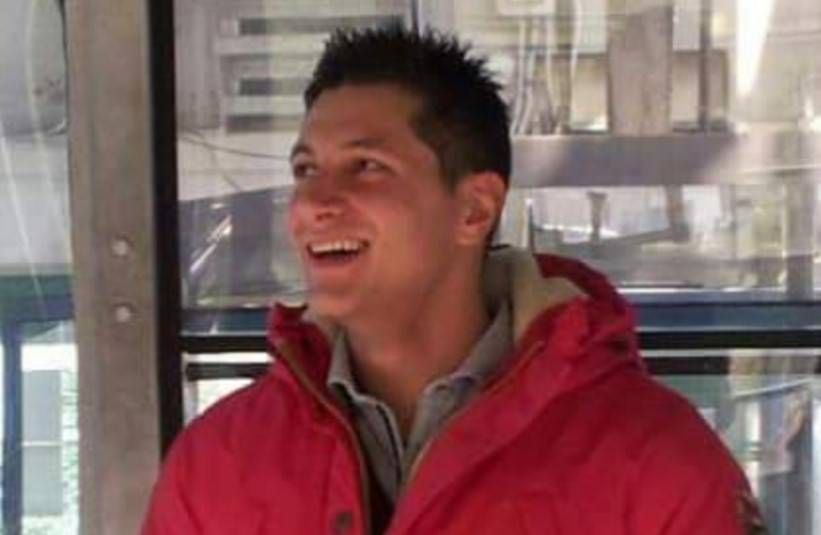 Coronavirus, Simone torna a casa. «La mia lotta in ospedale di fianco a mio padre»