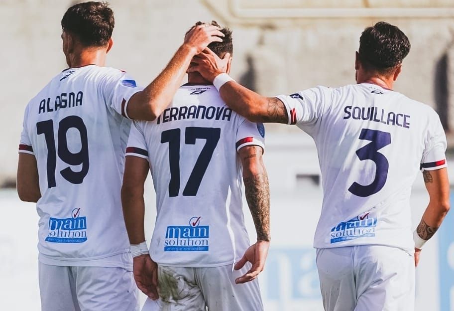 La Vibonese aggancia la vetta, Reggina seconda a un punto di distanza. Exploit esterno del Sambiase