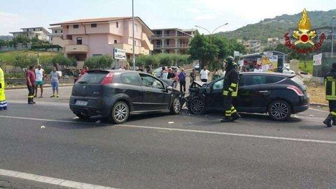 Ancora un incidente sulla 106, un ferito grave