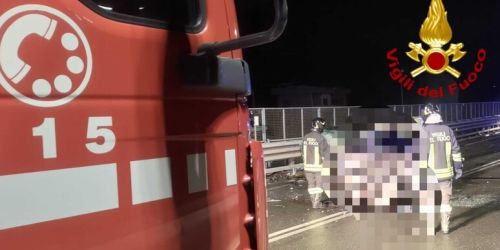 Scontro frontale tra due auto nel Fiorentino, 3 morti