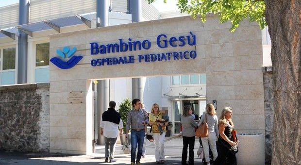 Bimbo calabrese muore per un pacemaker impiantato al contrario: 8 indagati al Bambin Gesù