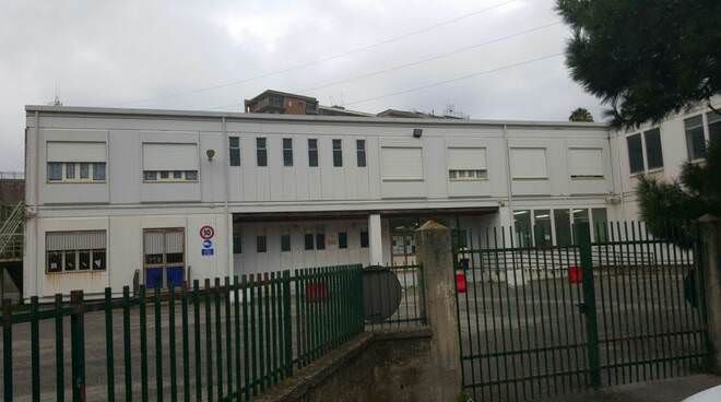 Covid, docente positivo a Catanzaro. Chiuso per due giorni il plesso "D'Errico"