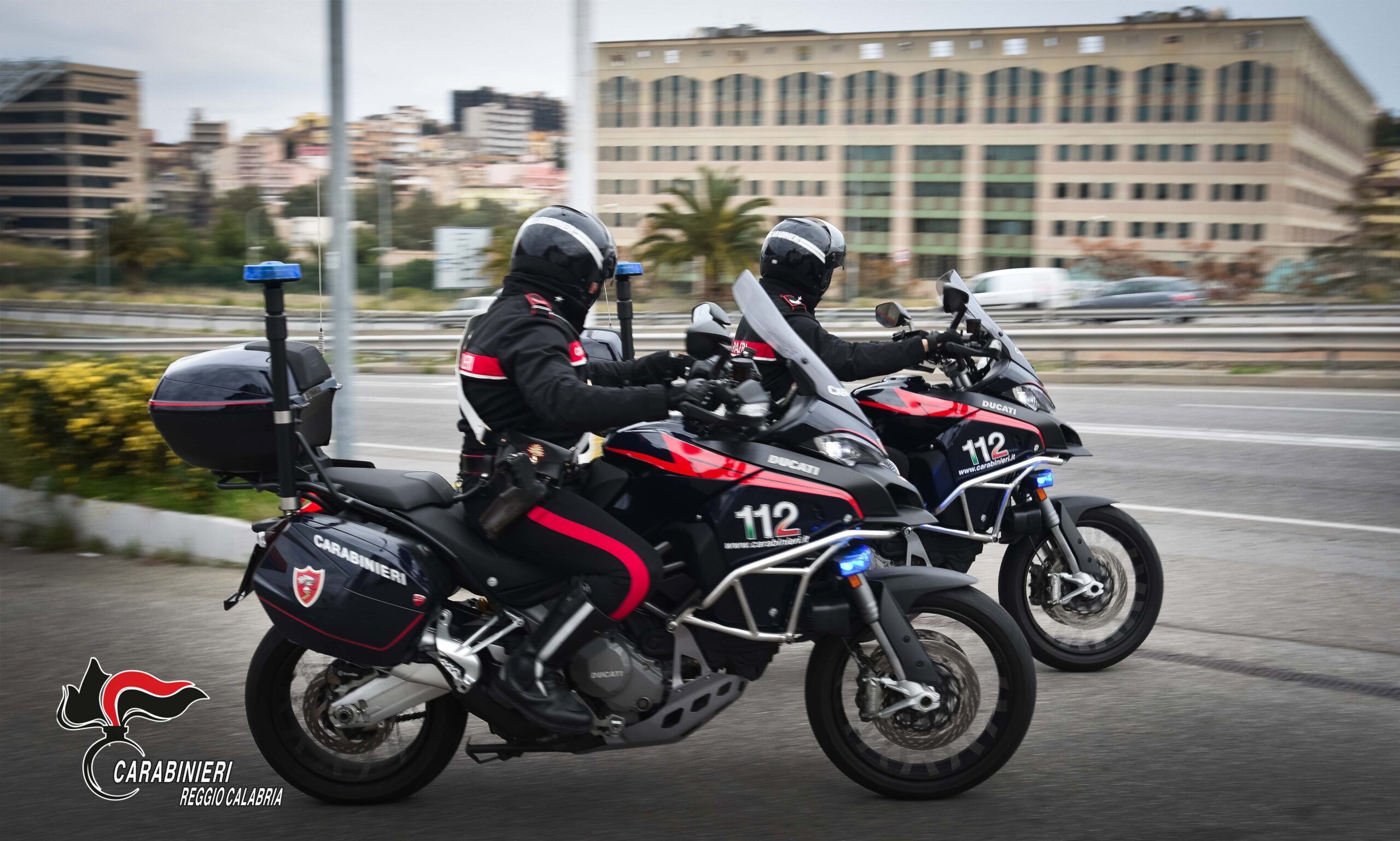 Reggio Calabra, 17enne sorpreso a rubare vestiti in un negozio