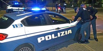 Corigliano-Rossano, sei indagati per la guerriglia in centro: lesioni aggravate e incendio d’auto