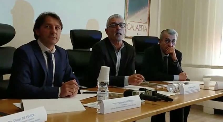 Tridico e Morra a Crotone: «No a faccendieri intorno all’Inps»