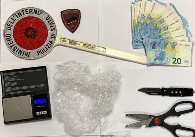 Crotone, le volanti sequestrano droga: due denunce per spaccio