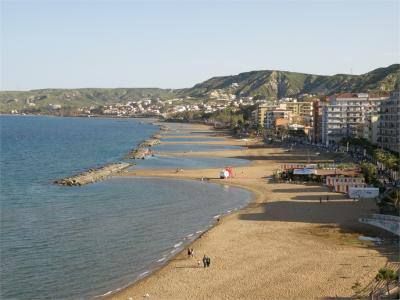 Crotone, recuperato un blocco calcareo con un'antica epigrafe