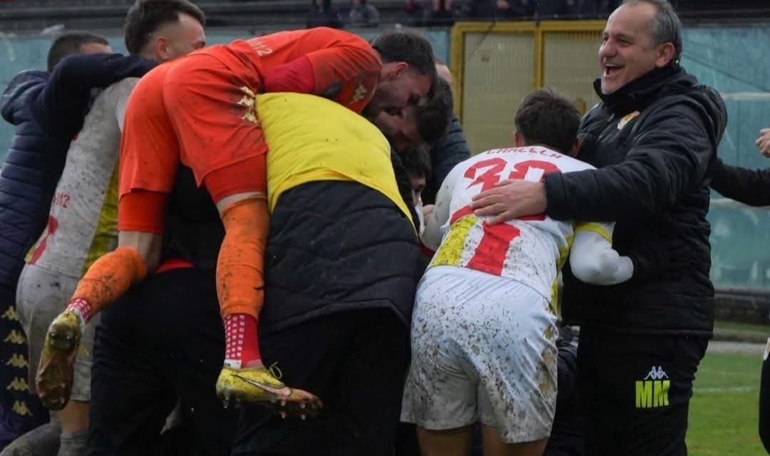 Il Sambiase vince il derby con la Vibonese e resta a un punto dalla vetta. Pari amaro per la Reggina