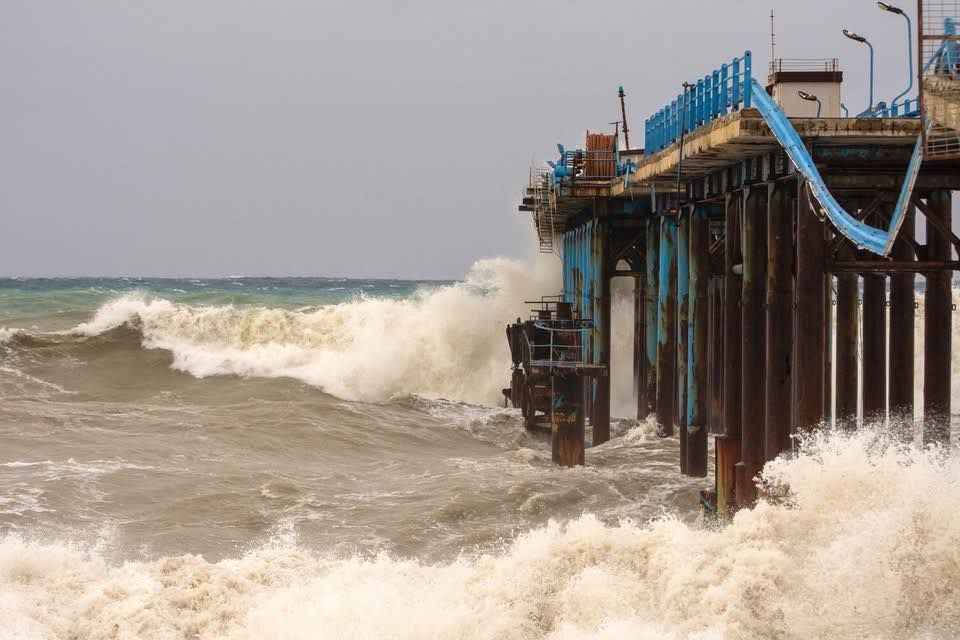 Il ciclone Harry lascia devastazione lungo la costa ionica reggina – FOTO