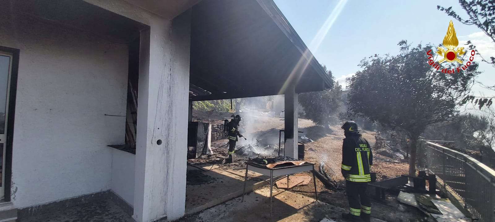 Zambrone, divampa incendio: interessate anche due villette