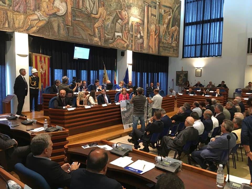 Catanzaro, al comune la politica sembra già in vacanza