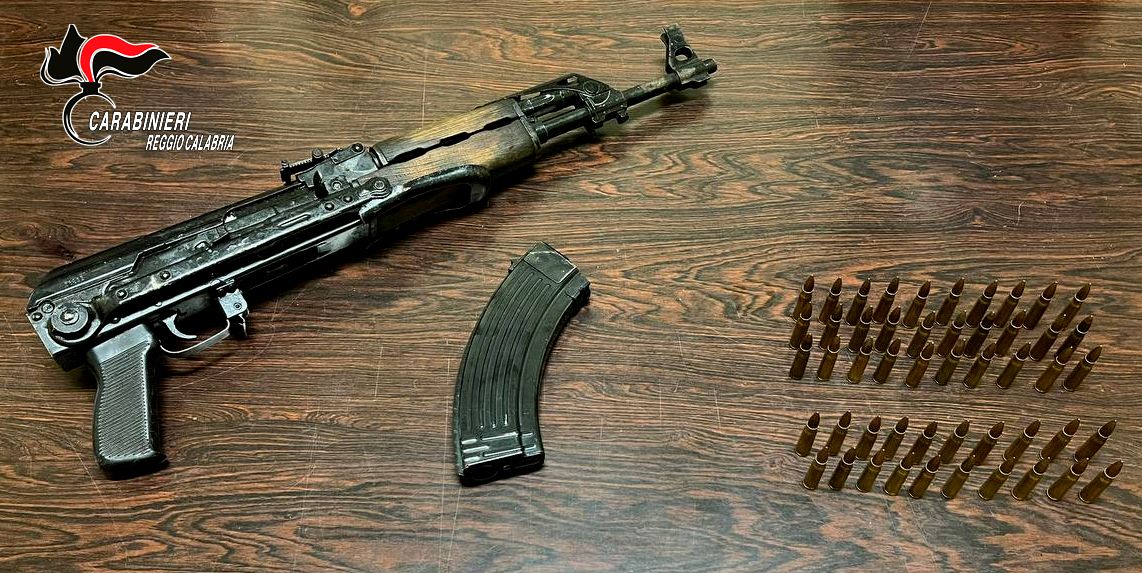 In viaggio con Kalashnikov e cartucce, arrestato 74enne a Condofuri