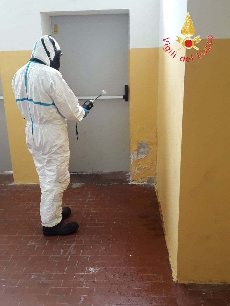 Sversamento di una sostanza chimica, interdetto l'accesso in una scuola di Catanzaro