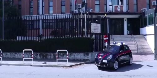 Venti dosi di eroina nascoste negli slip, due arresti a Cosenza