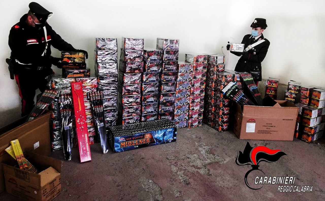 Sequestrati 403 botti nel Reggino, denunciato un 66enne