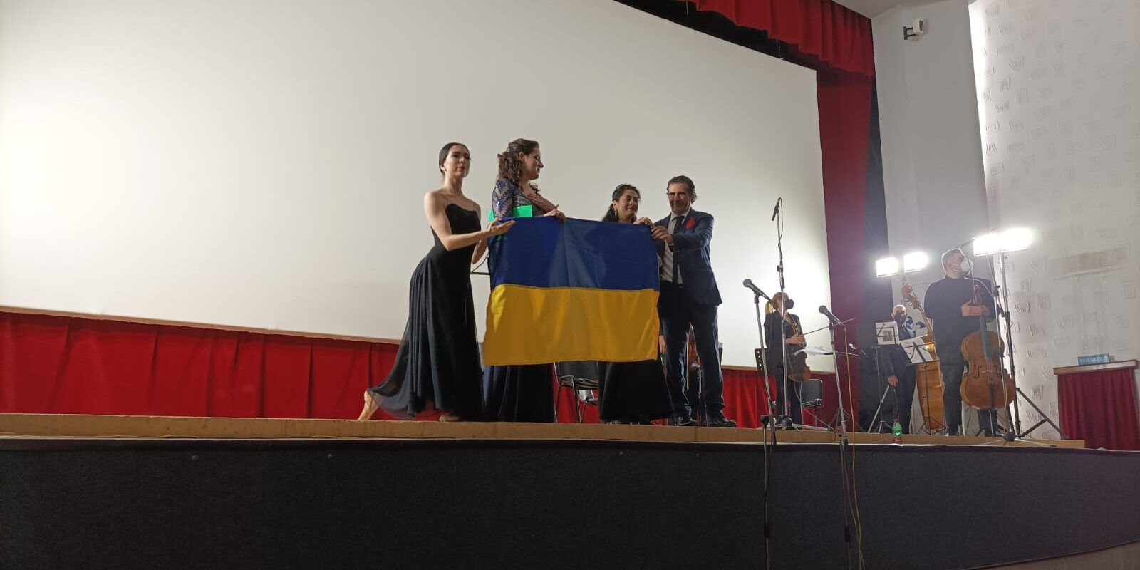 Ucraina, Magorno: «Concerto per la pace a Diamante atto di grande valore»