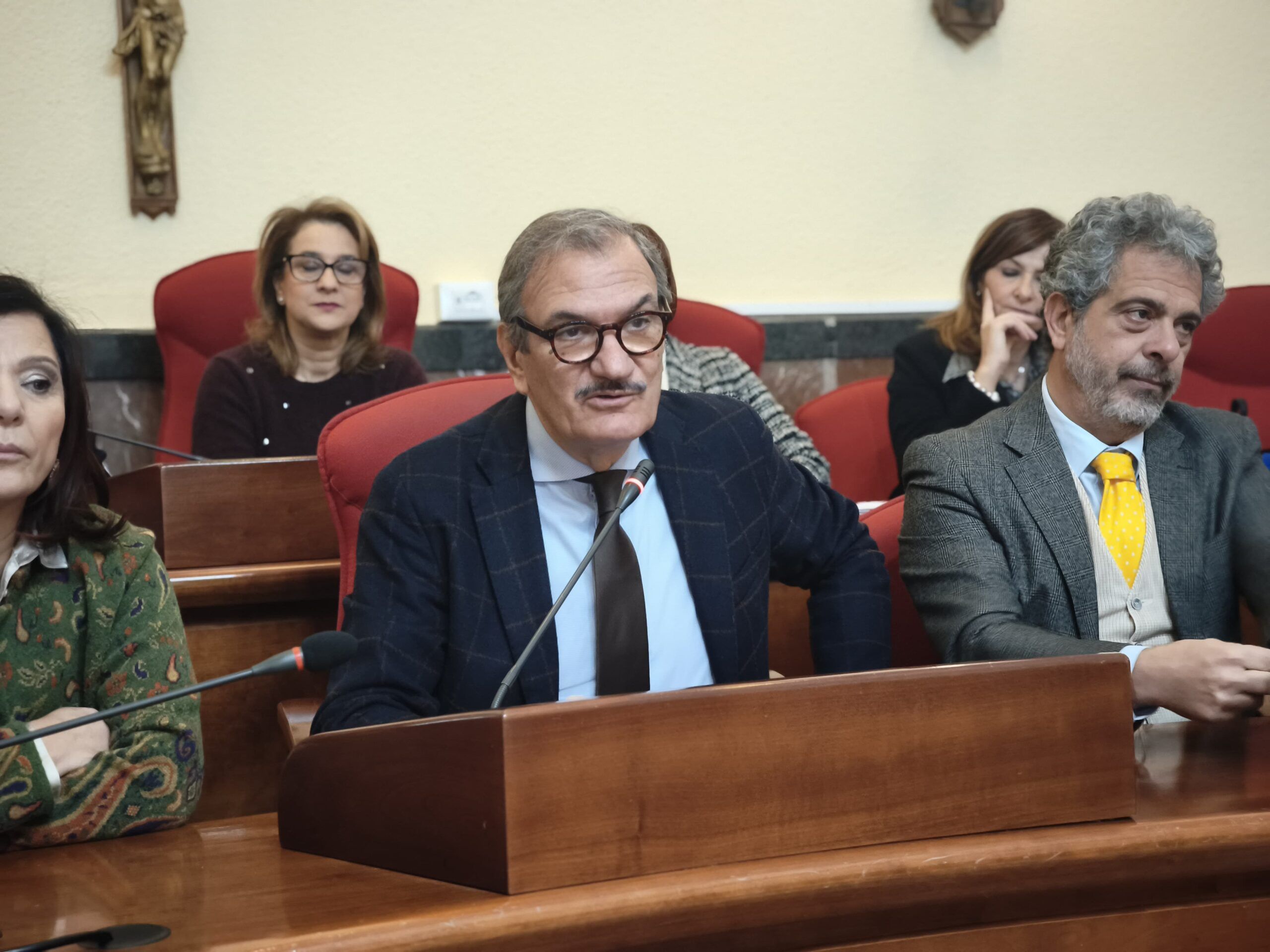 Vibo, il bilancio di Romeo tra debiti e cantieri: «Per avere servizi migliori bisogna pagare i tributi» – VIDEO