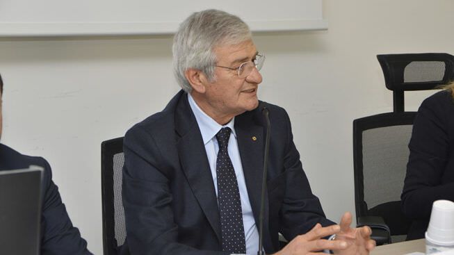 Il banchiere di Crotone che si offre come «suddito» di Adamo e Tursi Prato