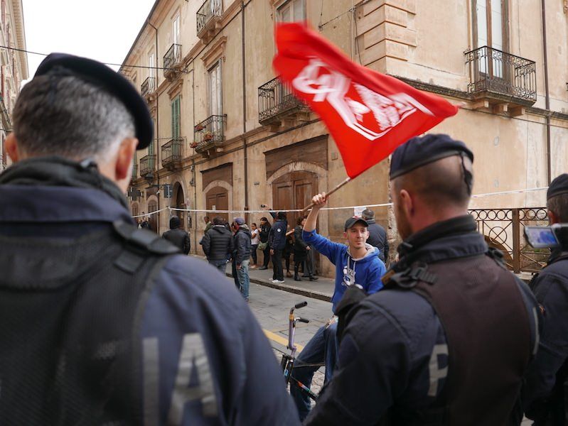 Cosenza, un corteo per il No alla riforma – FOTO e VIDEO