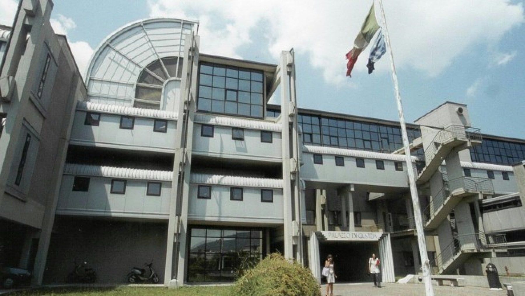 Le mani della cosca Gallace in Toscana, confiscati beni ad un imprenditore del Catanzarese