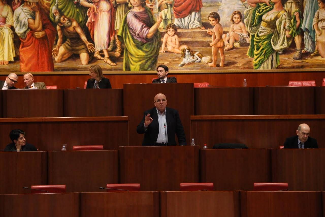 Truffe alla Regione, la giunta sarà parte civile