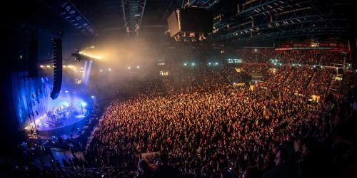 Brunori Sas conquista Milano con il suo inno alla gioia (del live)