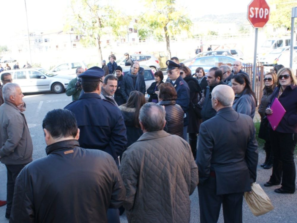 Rom in via Vittoria, protestano i residenti