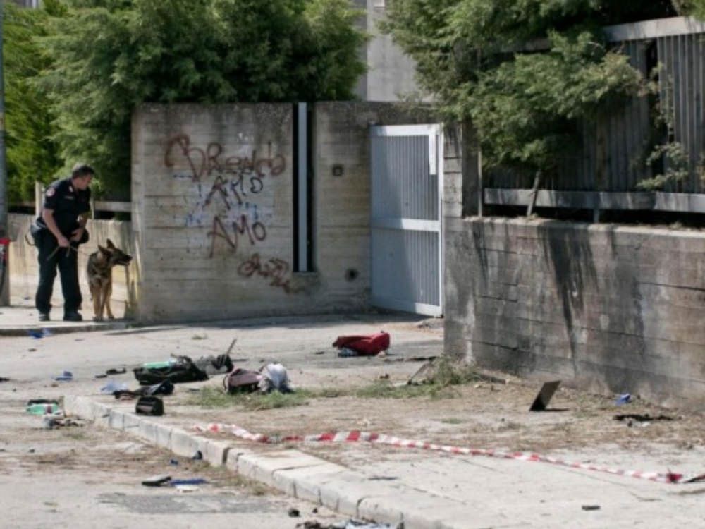 Rabbia e sgomento per la bomba di Brindisi