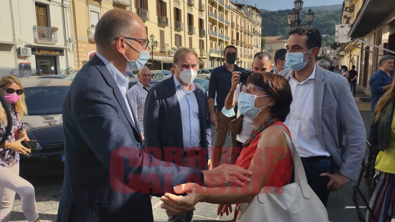 Da Lamezia Enrico Letta lancia Amalia Bruni: «Vinceremo all’ultimo rettilineo» – VIDEO
