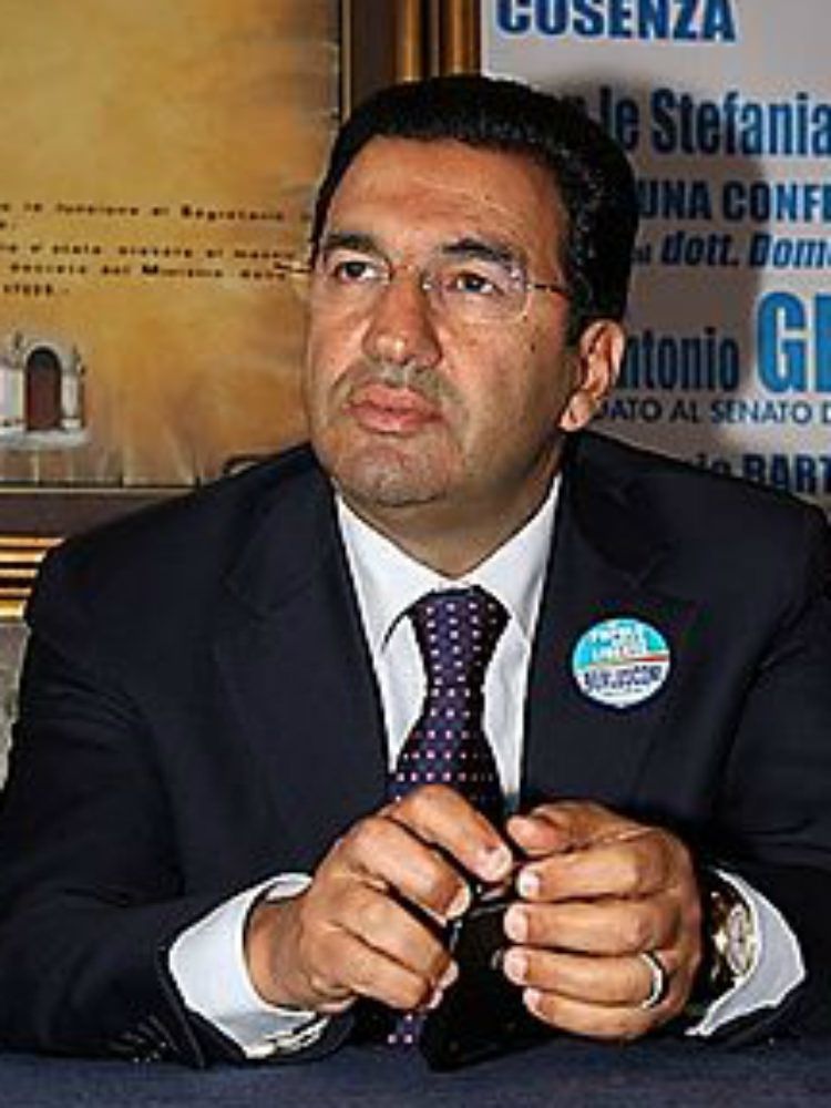 MEDIA E POTERE | Gentile interviene dopo un giorno. E minaccia querele