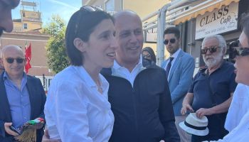 «Restiamo umani». Ad Amendolara il sindaco Franz Caruso con Landini e Schlein