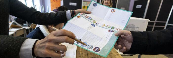 Regionali, in Lazio e Lombardia seggi riaperti. Affluenza in forte calo