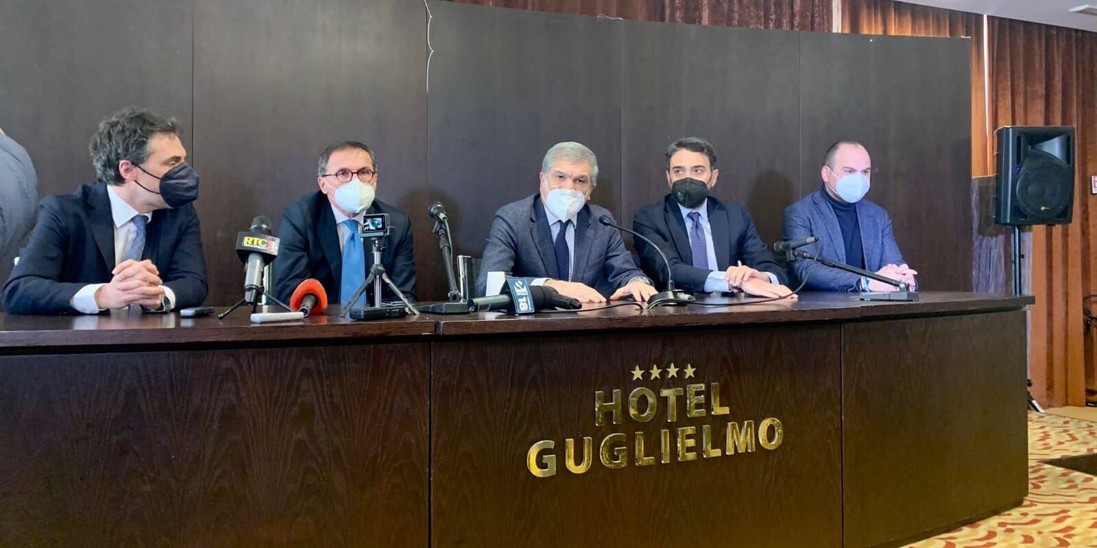 Il Pd fa quadrato su Fiorita e attacca: «Donato porta la città nel Medioevo del trasformismo»