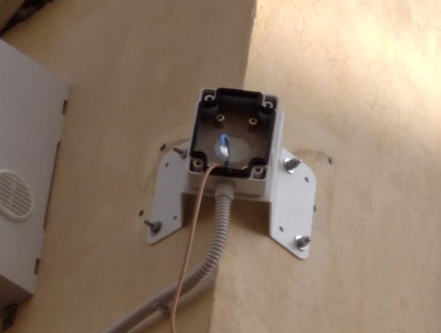 Crotone, rubate tre telecamere di videosorveglianza