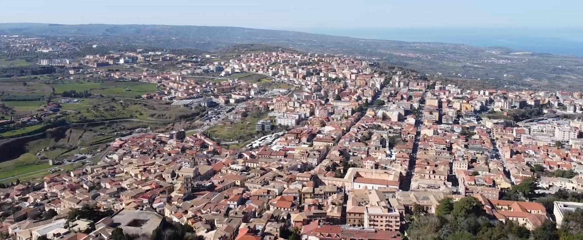 Vibo Valentia, nuova escalation criminale: colpi d’arma da fuoco contro cinque imprese