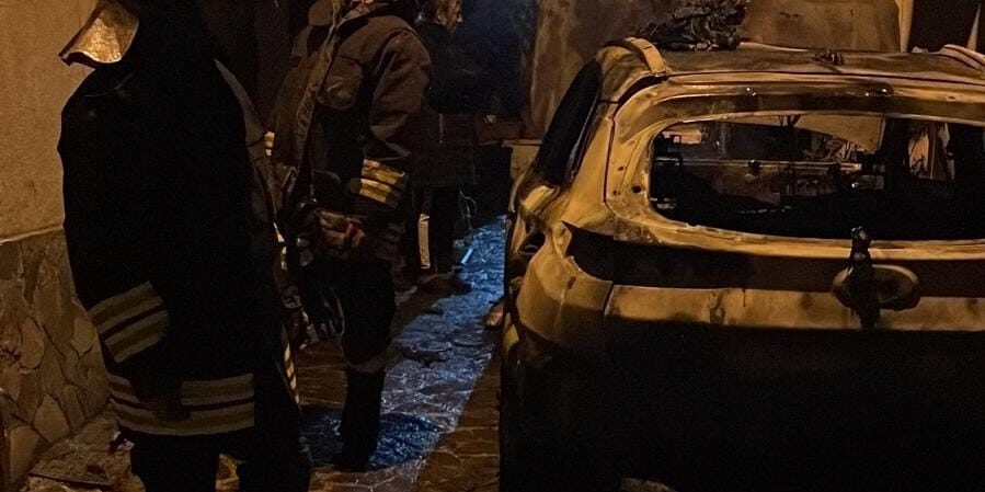 In fiamme l’auto del vice sindaco di Vallefiorita, indagano i carabinieri