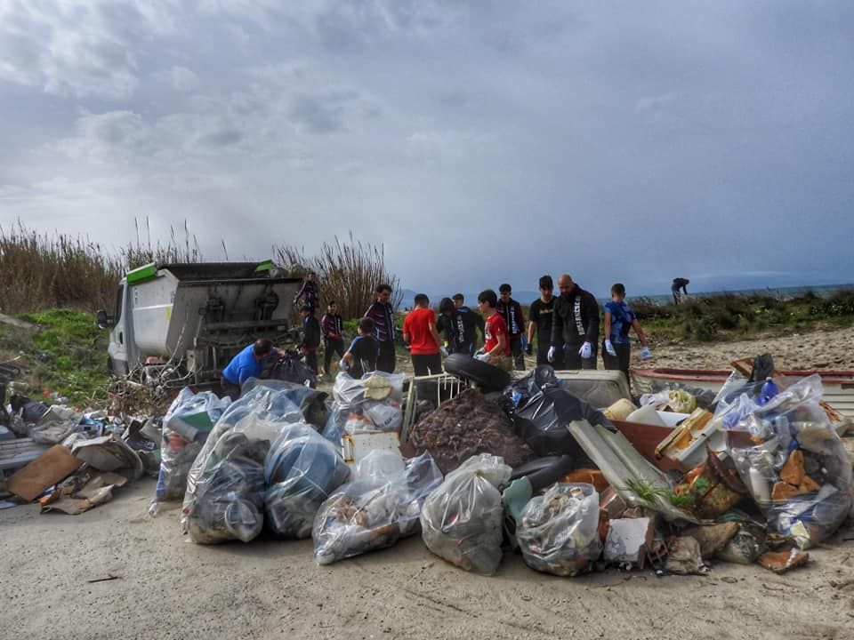 Pulizia nella riserva naturale del Mesima, in azione 100 volontari