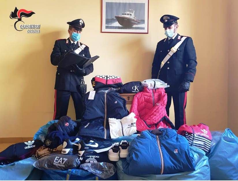 Casali del Manco, commercio di articoli contraffatti: arrestato 33enne
