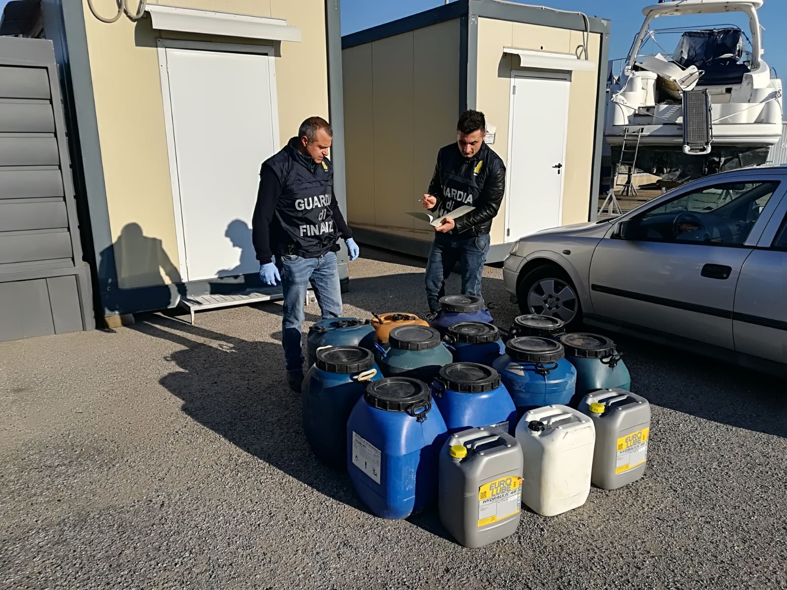 Traffico illecito di carburante, denunciate 4 persone
