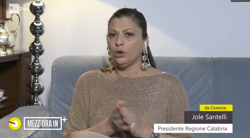 La Santelli chiede l’Esercito e lancia l’Sos: «Macchinari tra 45 giorni, che faccio?»