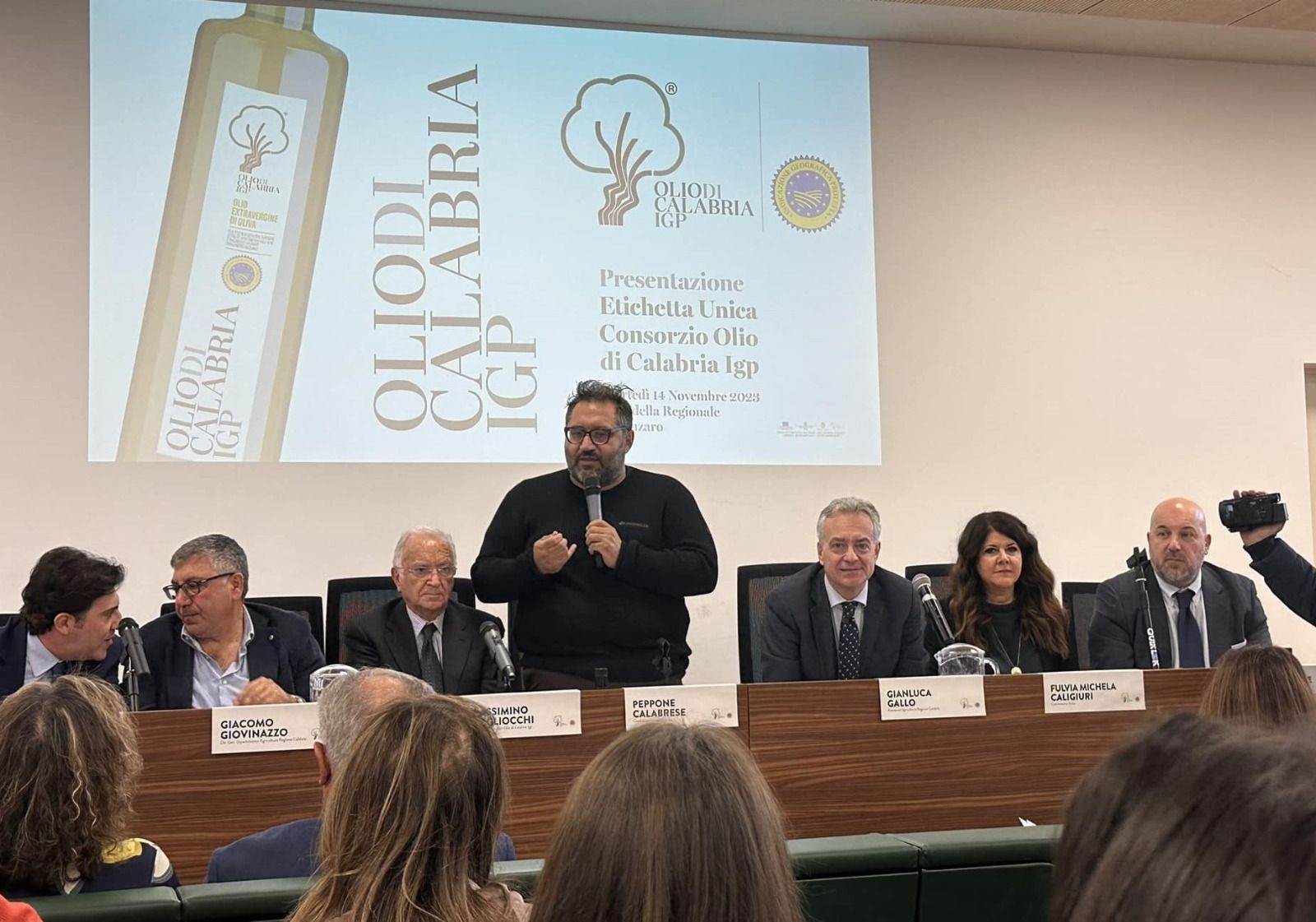 Presentato alla Cittadella, il nuovo logo unico per l’olio di Calabria Igp
