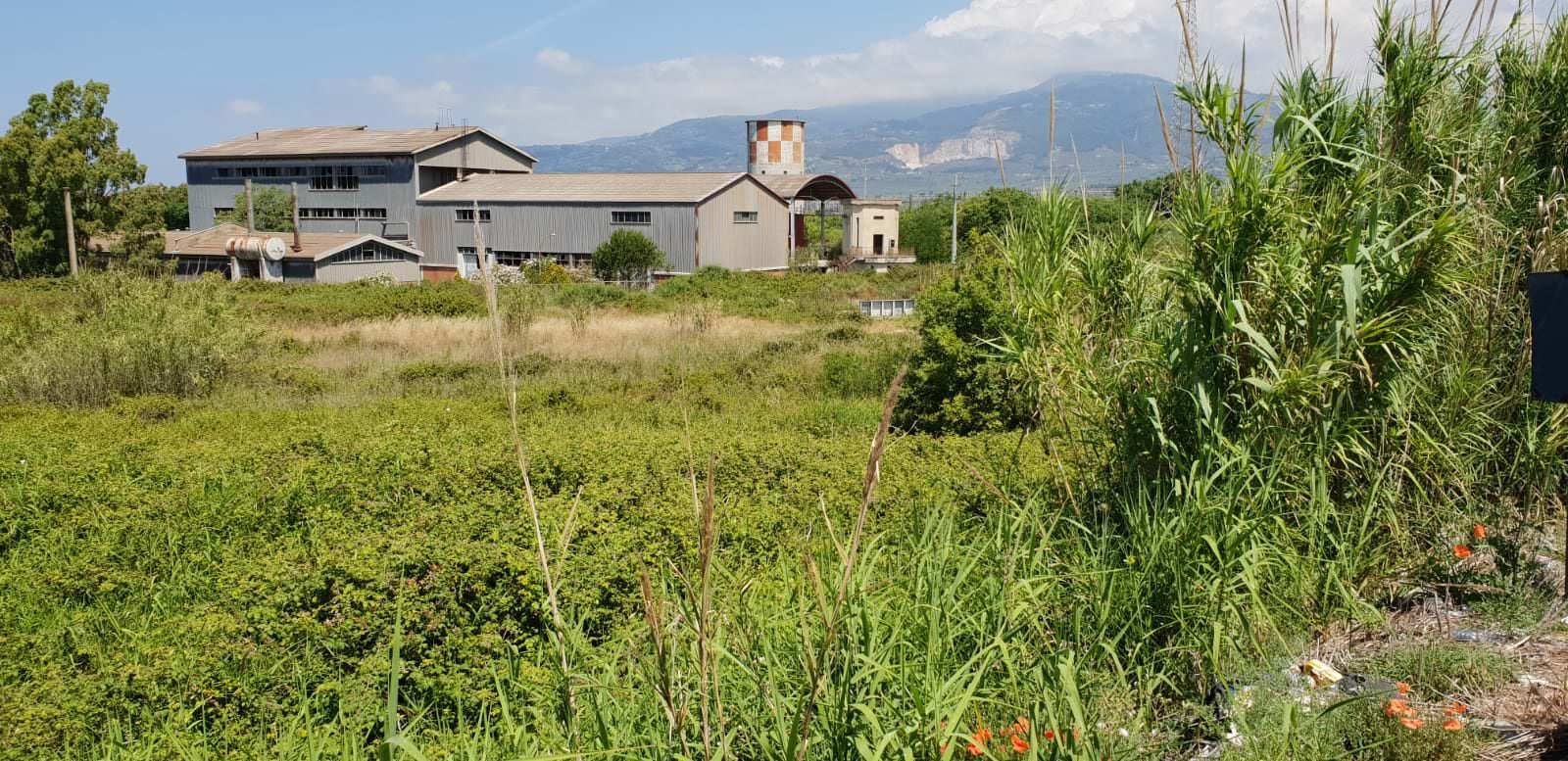 «Lamezia, la raffineria incompiuta è un'area "off limits"»